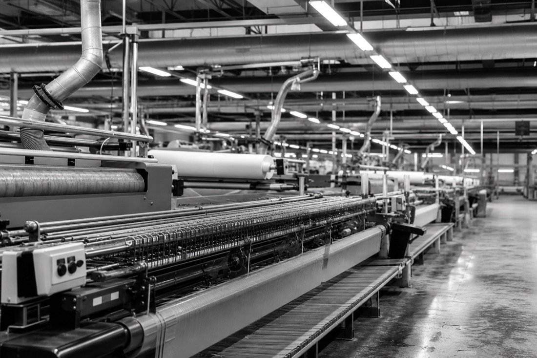 Maquinaria en una planta textil